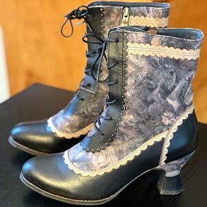 L'Artiste Floral Bewitch Black Boots, Size 40 (US 9)